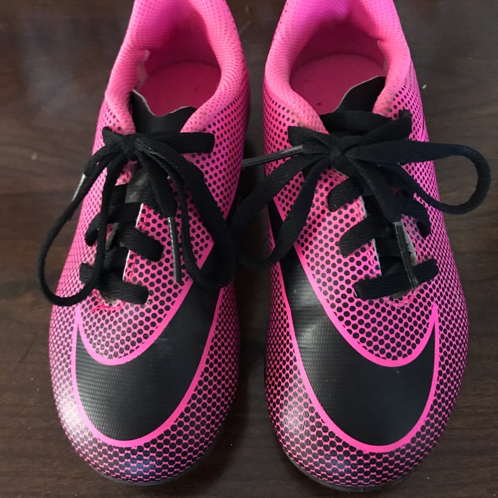 Children’s Nike cleats in pink size 11c